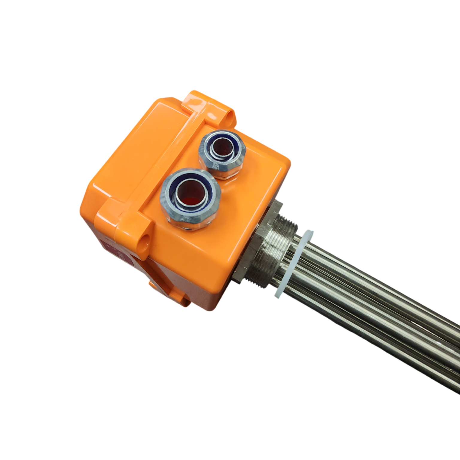 Calefactor roscado para calentamiento de agua industrial con varillas de inmersión de aleación resistente.